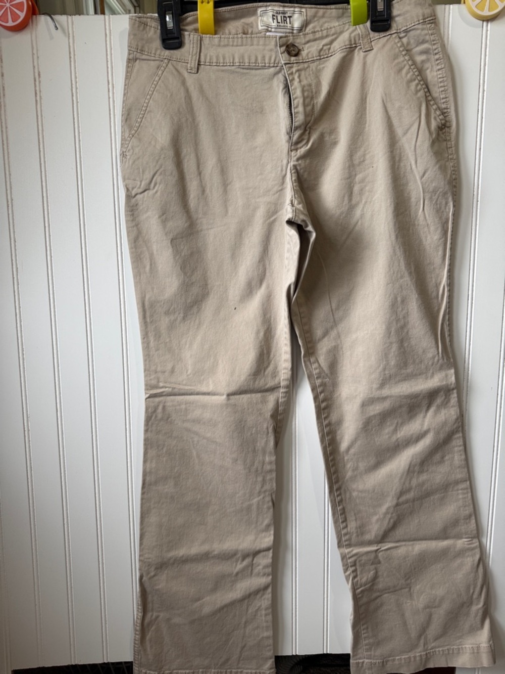 Old Navy  ladies 10 Khaki bootcut  Chinos in Light Beige